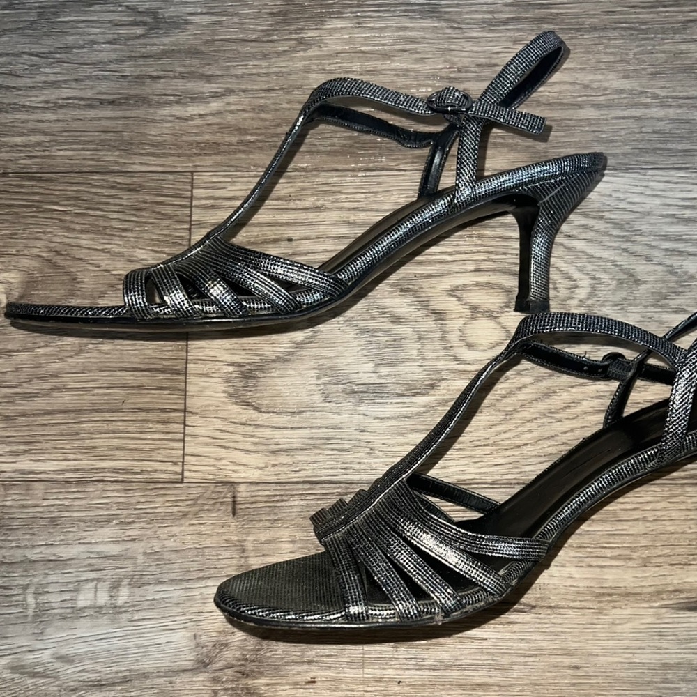 Women’s Metallic silver Vaneli pump